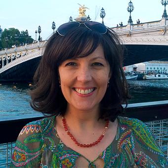 Carole, private and professional local guide in Paris