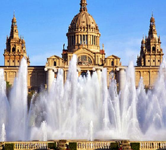 Private tour of panaromic tour and cava tasting in Barcelona