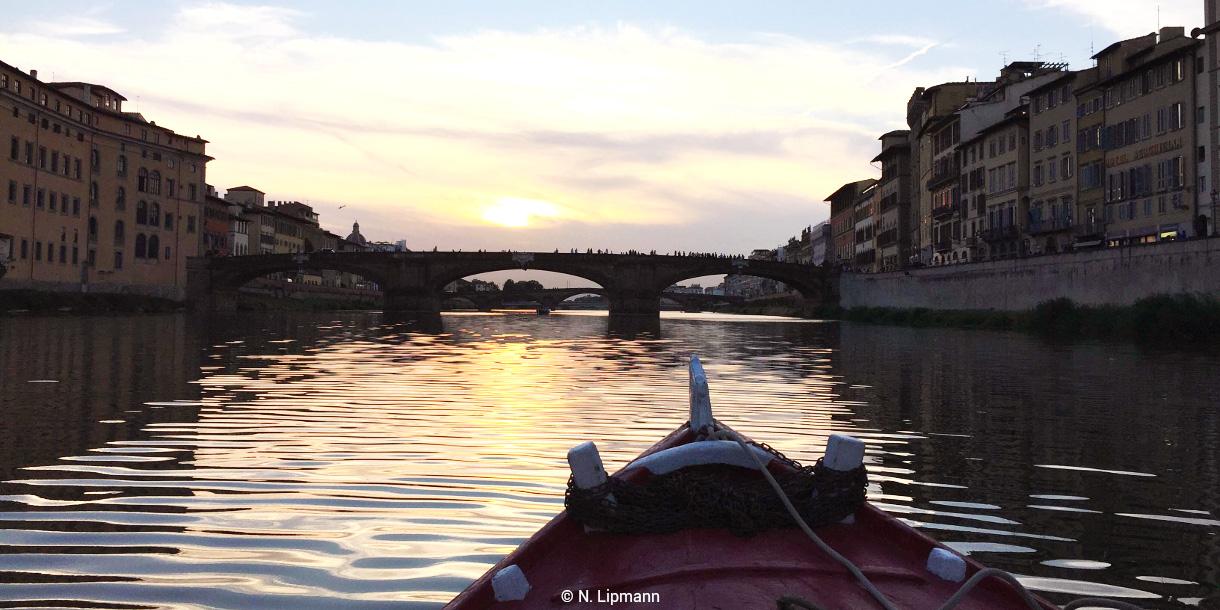 Private boat and city tour in Florence