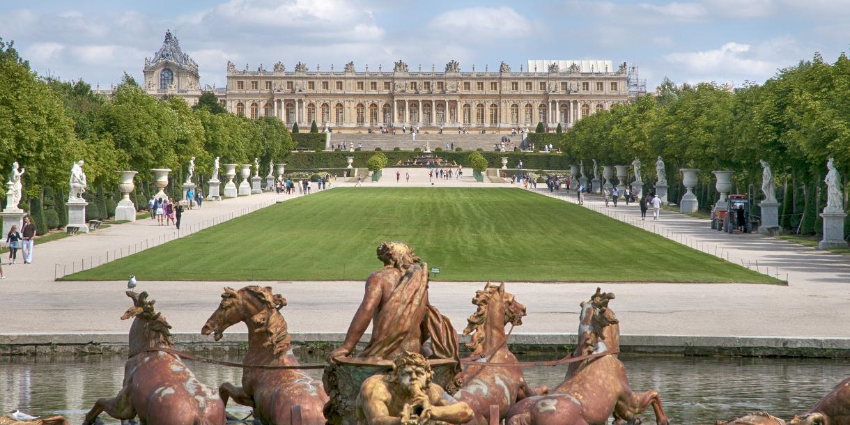 Visite privée des Grands Appartements et des jardins du Château de Versailles depuis Paris