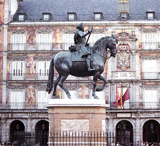 Private walking tour of the old city center of Madrid