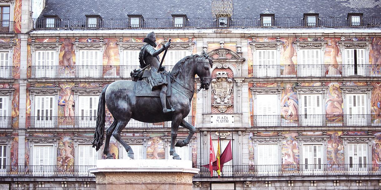 Private walking tour of the old city center of Madrid