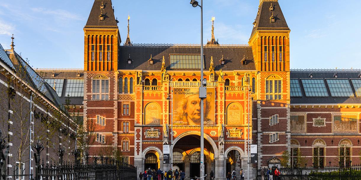 Private tour of Rijsksmuseum, art workshop and cruise on the canals