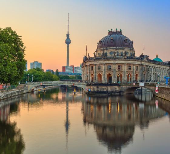 Private walking history tour in Berlin
