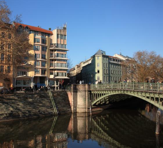 Private culture, history and lifestyle tour in Berlin