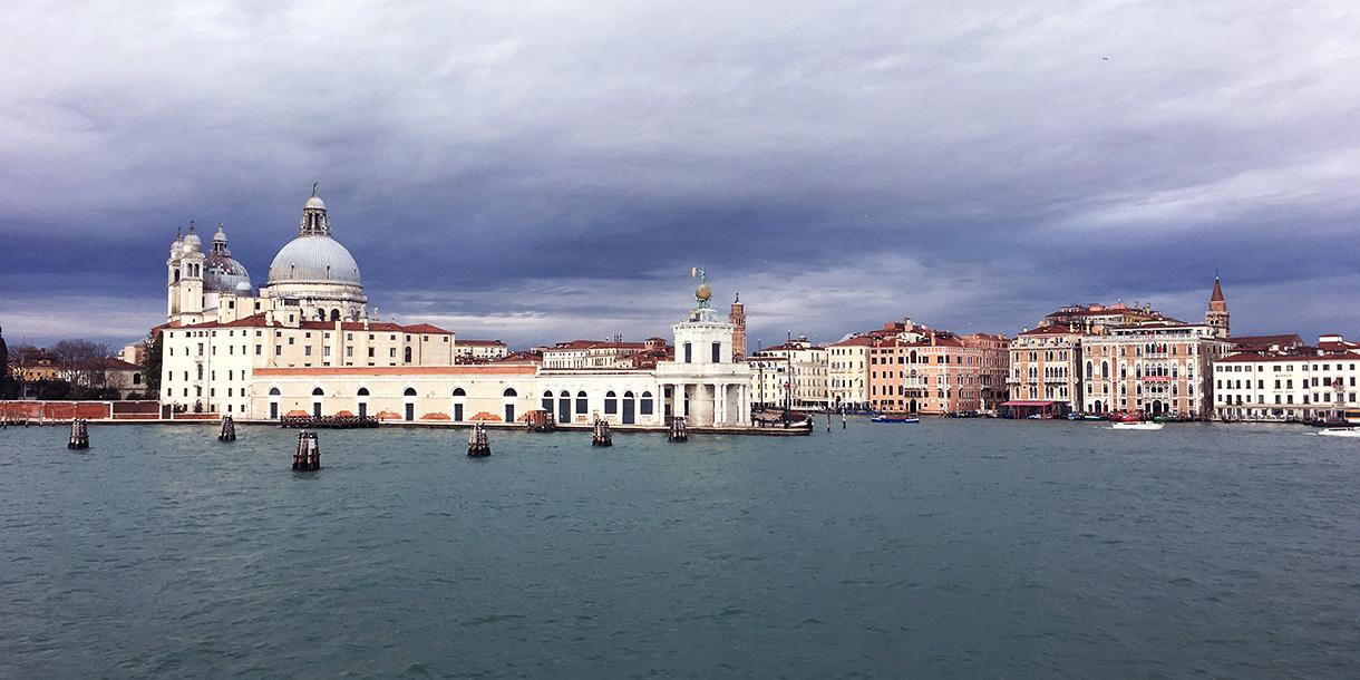 Private tour by boat in Venice with cooking class