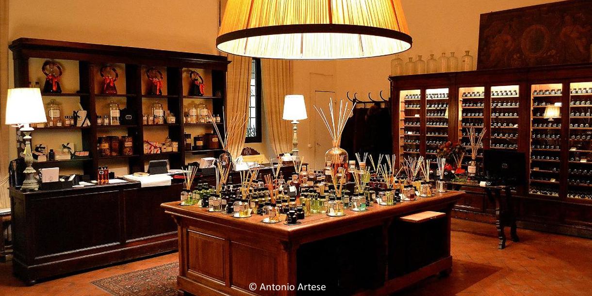 Private history tour about perfume in Florence