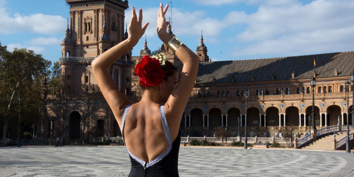 Private unique flamenco musical tour with a dinner in Seville