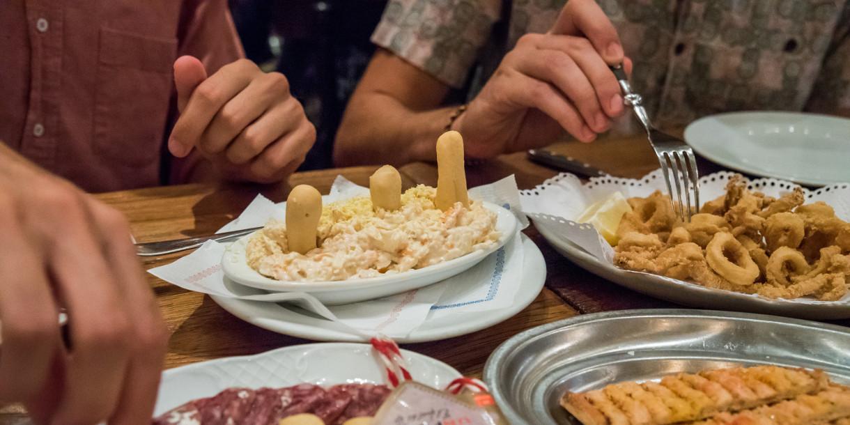 Private tour of the old city and Catalan cuisine tasting in Barcelona