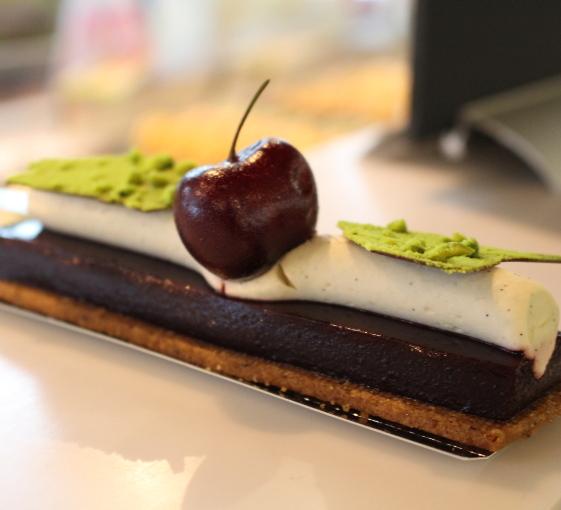Private gastronomy tour with sweetmeat tasting in Saint-Germain-des-Prés in Paris