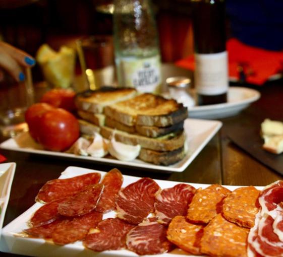 Private gastronomic tour in three iconic districts in Barcelona