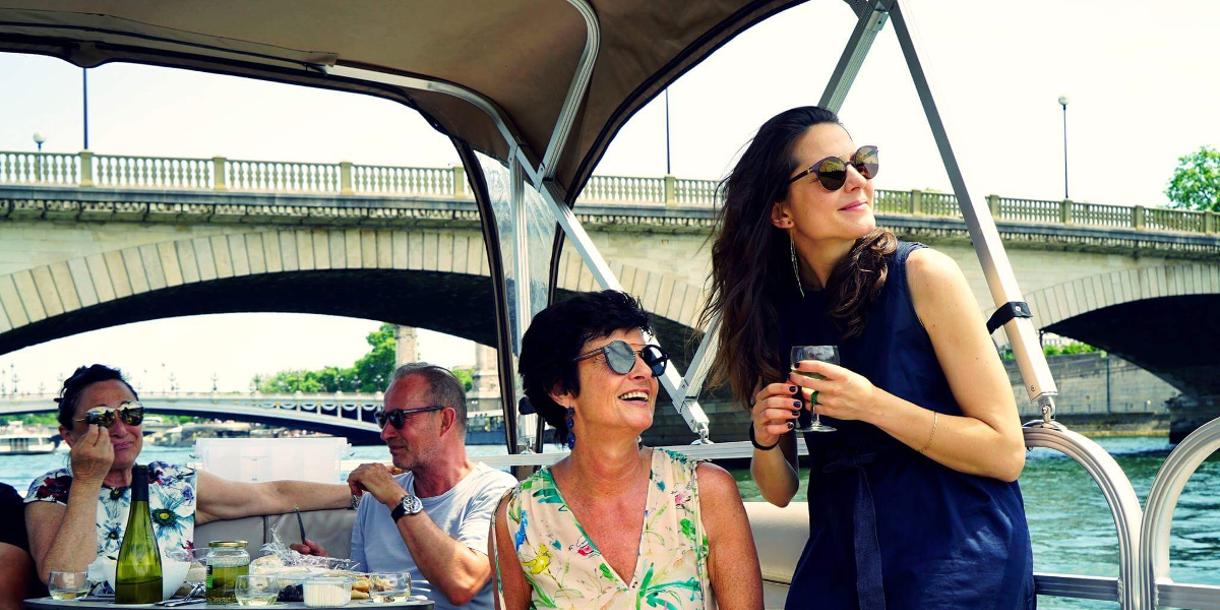 Visite privée en bateau en grand groupe au départ du Musée d'Orsay ou du Pont des Arts à Paris