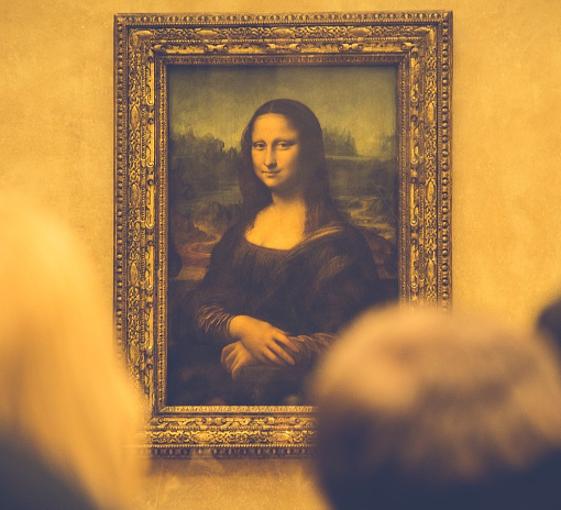 Private history and art tour in Louvre in Paris